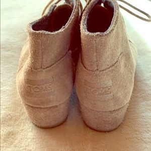 Toms wedge boots- girls